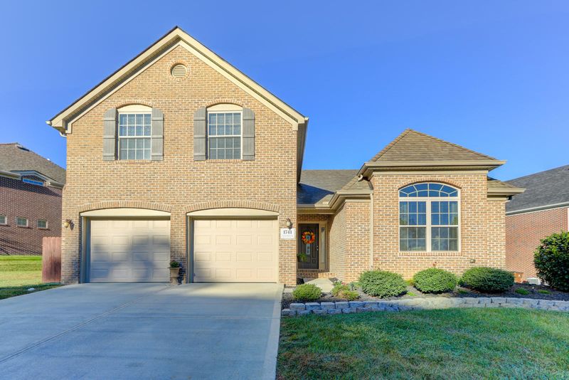 1741 Falcon Pointe Dr, Knoxville, TN 37922