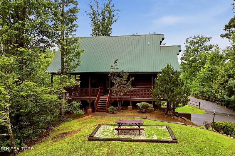 1742 Elk Springs Way, Gatlinburg, TN 37738