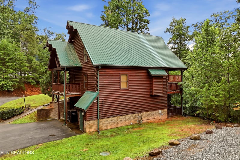 1742 Elk Springs Way, Gatlinburg, TN 37738