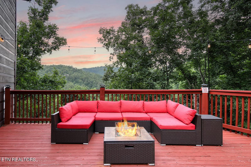 1742 Pulaski Ln, Sevierville, TN 37862