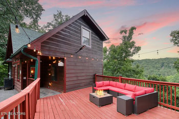 1742 Pulaski Ln, Sevierville, TN 37862