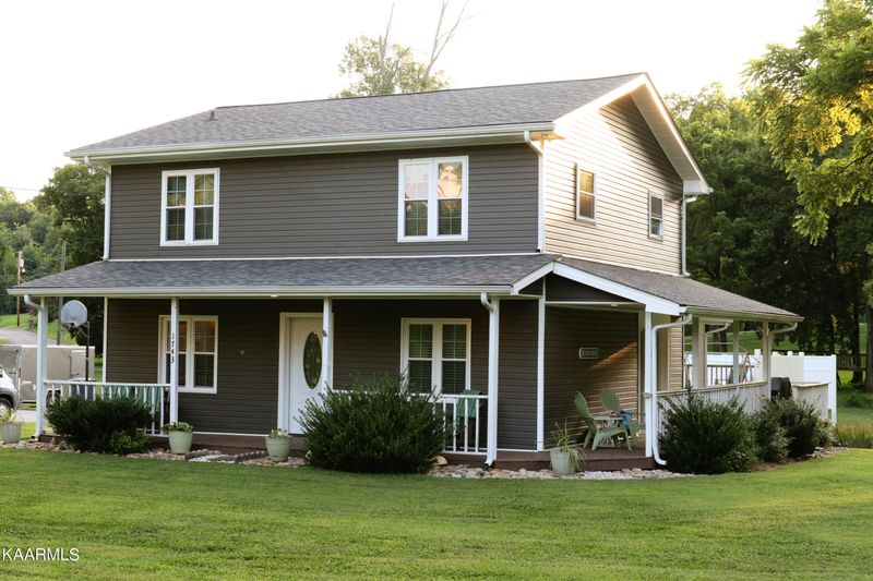 1743 Westside Dr, Maryville, TN 37801