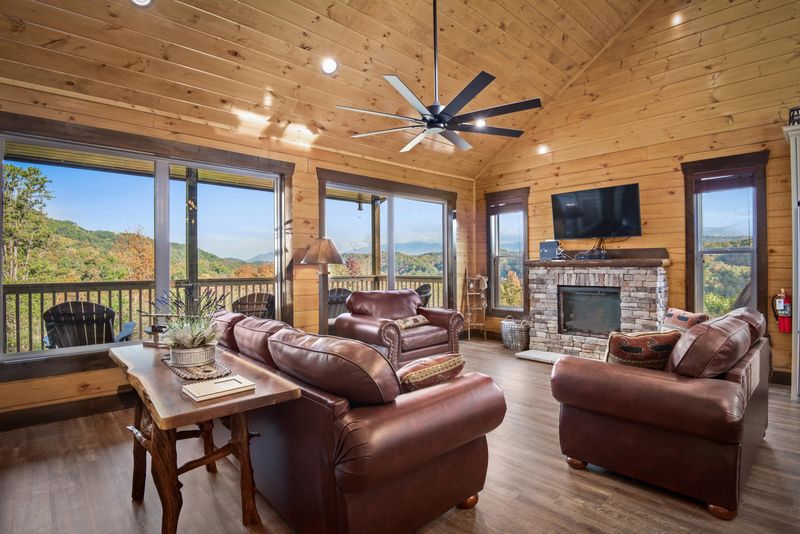 1744 Angela Starr Dr, Sevierville, TN 37876