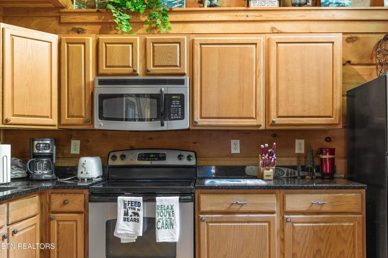 1744 Azalea Cir, Sevierville, TN 37876
