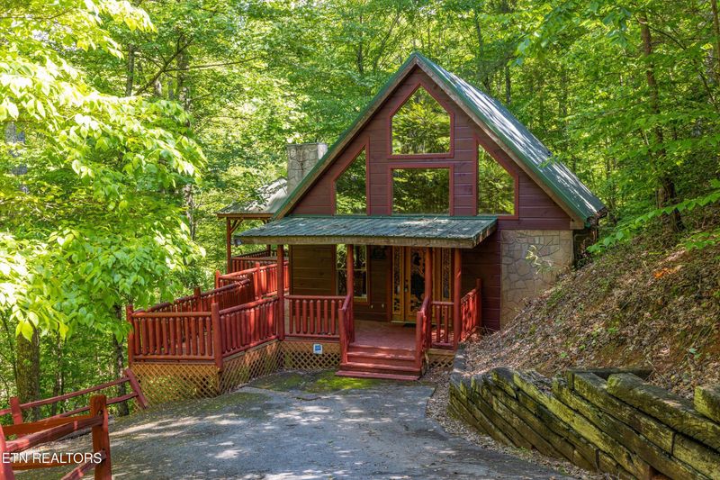 1744 Azalea Cir, Sevierville, TN 37876