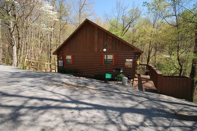 1744 Silver Poplar Ln, Pigeon Forge, TN 37876