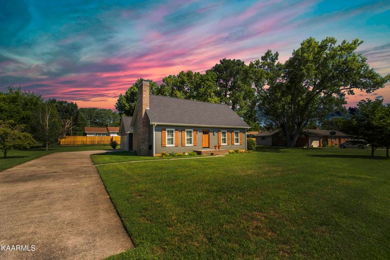1745 Leconte Dr, Maryville, TN 37803