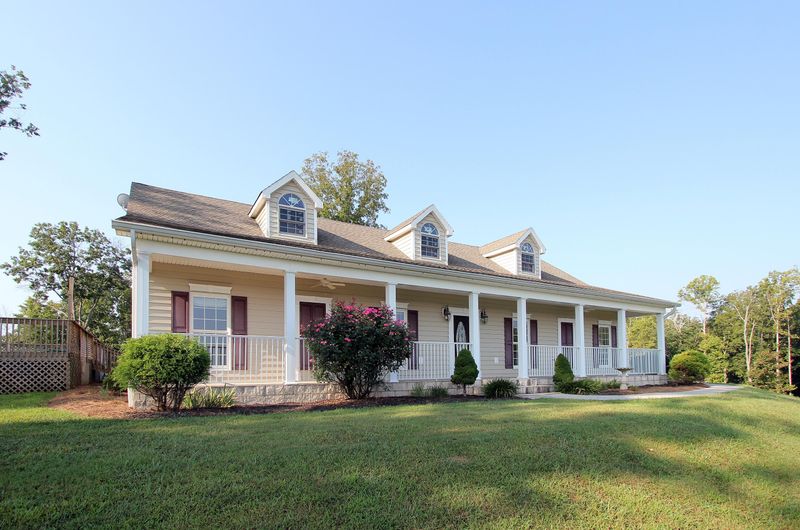 1745 Maple Hills Ln, Loudon, TN 37774