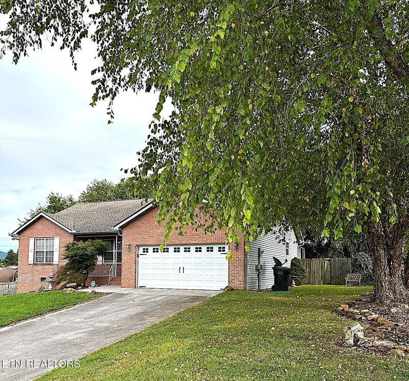 1745 Meadow Ridge Cir, Sevierville, TN 37862