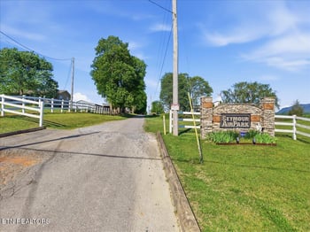 1745 Seymour Air Park Dr, Seymour, TN 37865