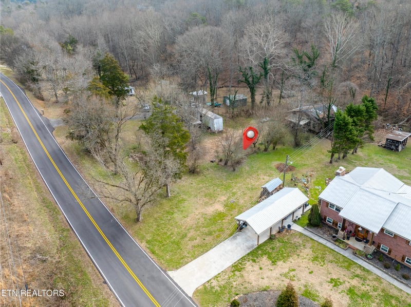 1747 E Old Topside Rd, Louisville, TN 37777