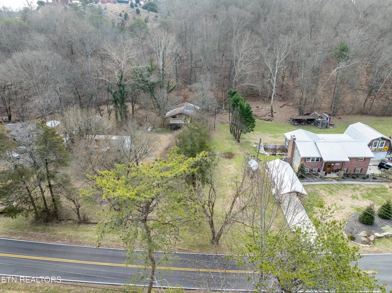 1747 E Old Topside Rd, Louisville, TN 37777