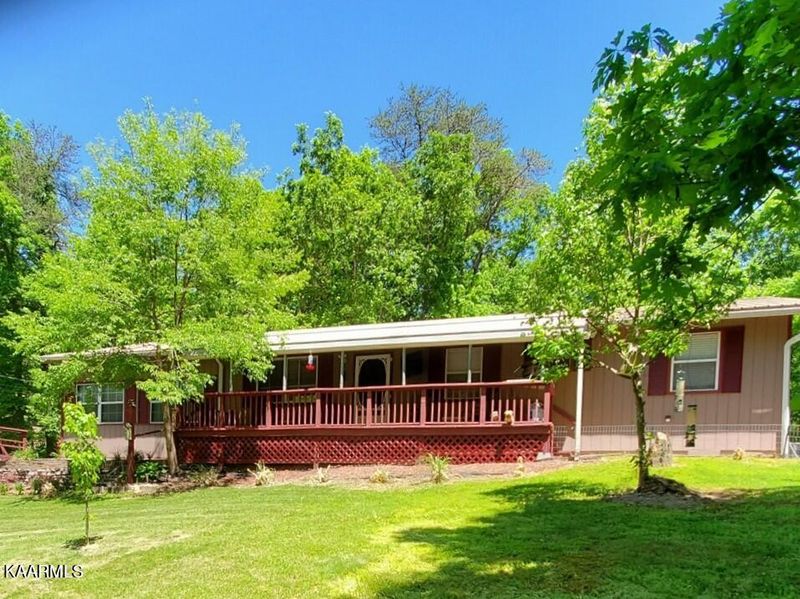 1748 Paulas Huskey Cir, Sevierville, TN 37876