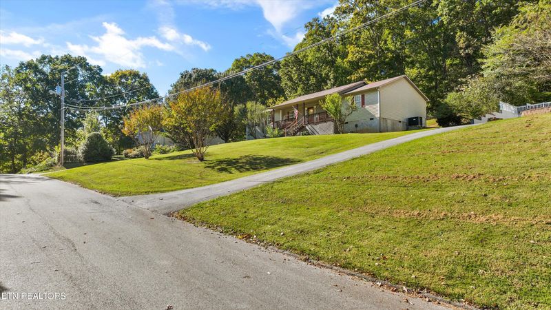 175 Alpine Dr, Lenoir City, TN 37771