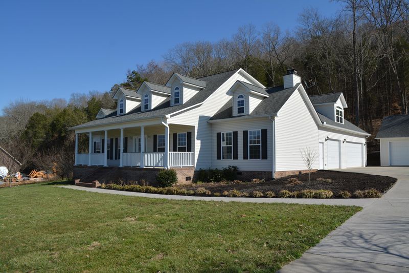 175 Columbus Dr, Lenoir City, TN 37771
