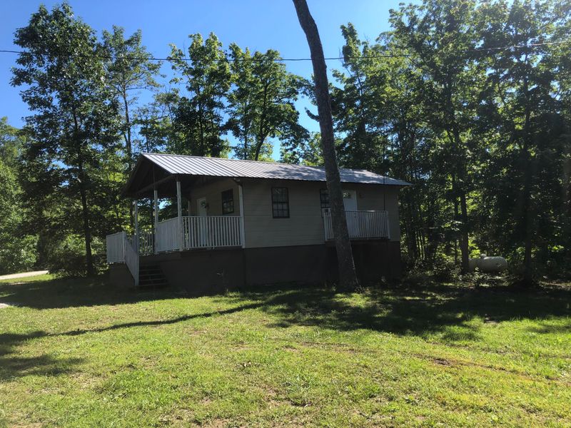 175 Coyote Ln, Oneida, TN 37841