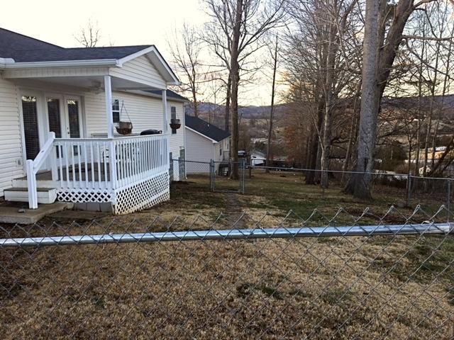 175 Crowley Cir, Jacksboro, TN 37757