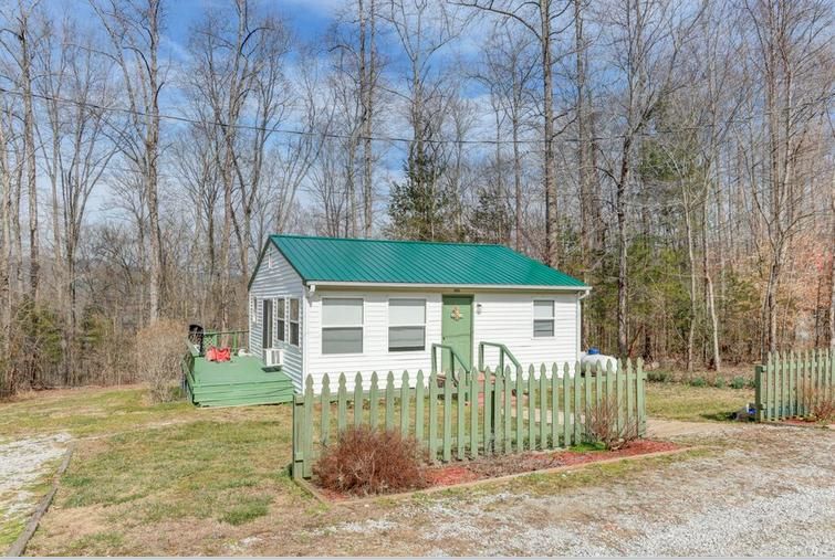 175 Dowker Dr, Harriman, TN 37748