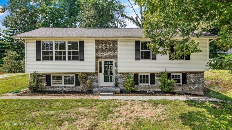 175 Henderson Ln, Jacksboro, TN 37757