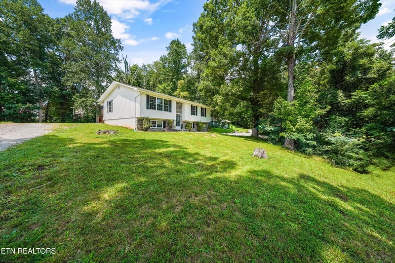 175 Henderson Ln, Jacksboro, TN 37757