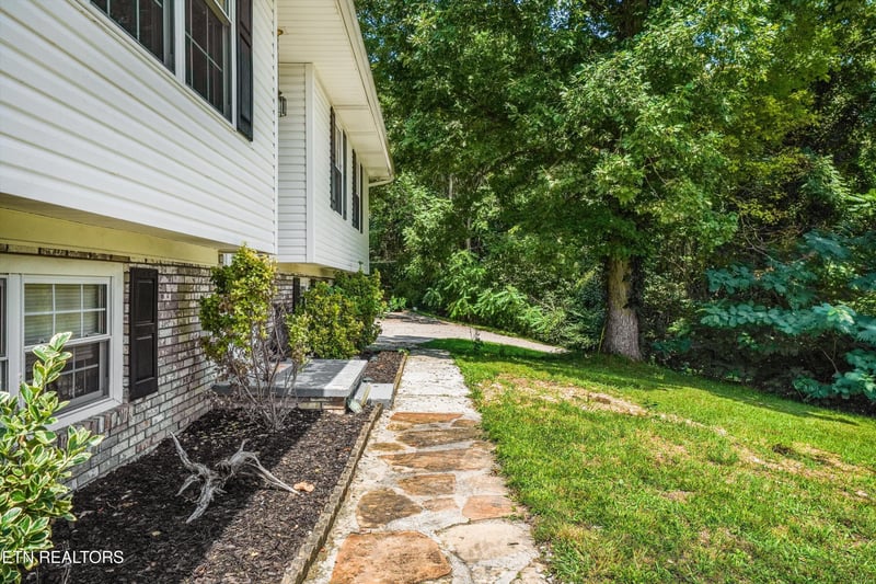 175 Henderson Ln, Jacksboro, TN 37757