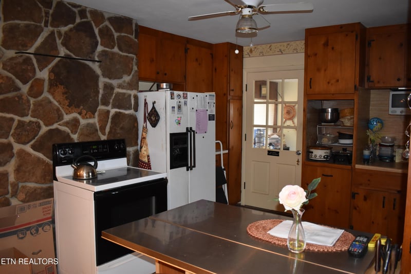 175 Heritage Cir, Crossville, TN 38571