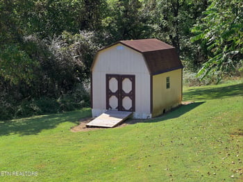 175 Johnson Ln, Rocky Top, TN 37769