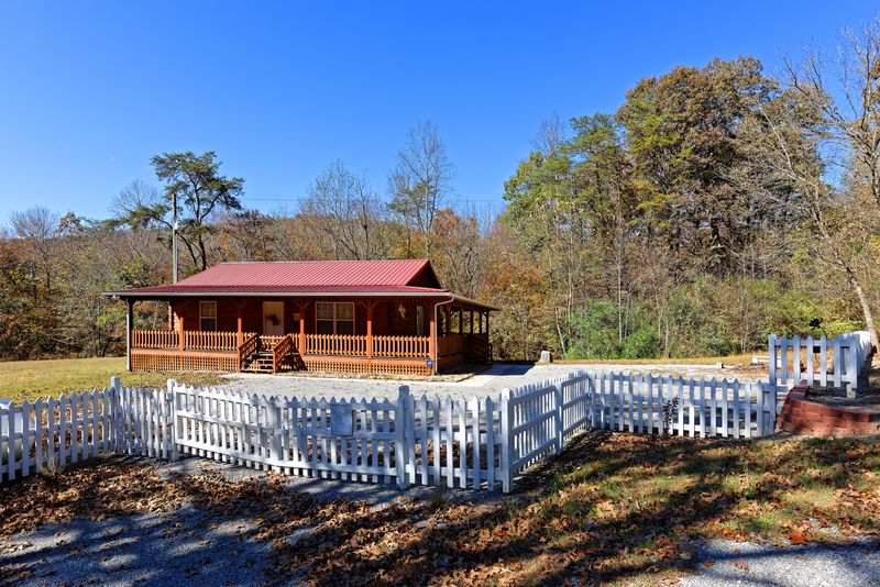 175 Little Elk Creek Rd, Pioneer, TN 37847