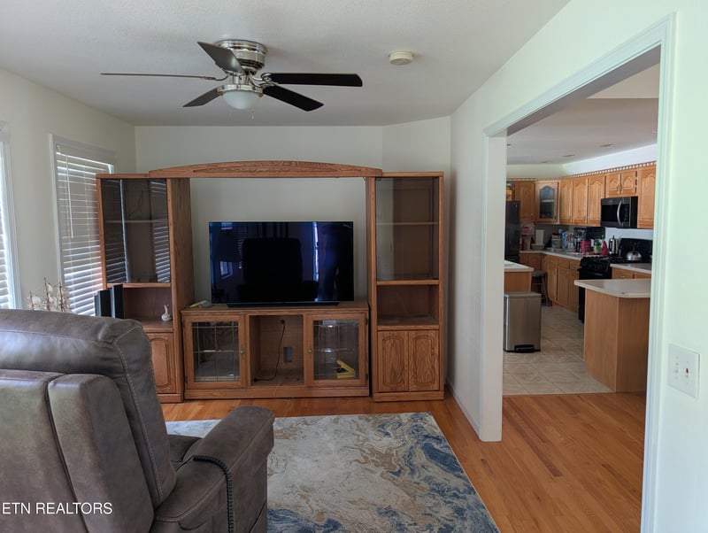 175 Locksley Cir, Crossville, TN 38555