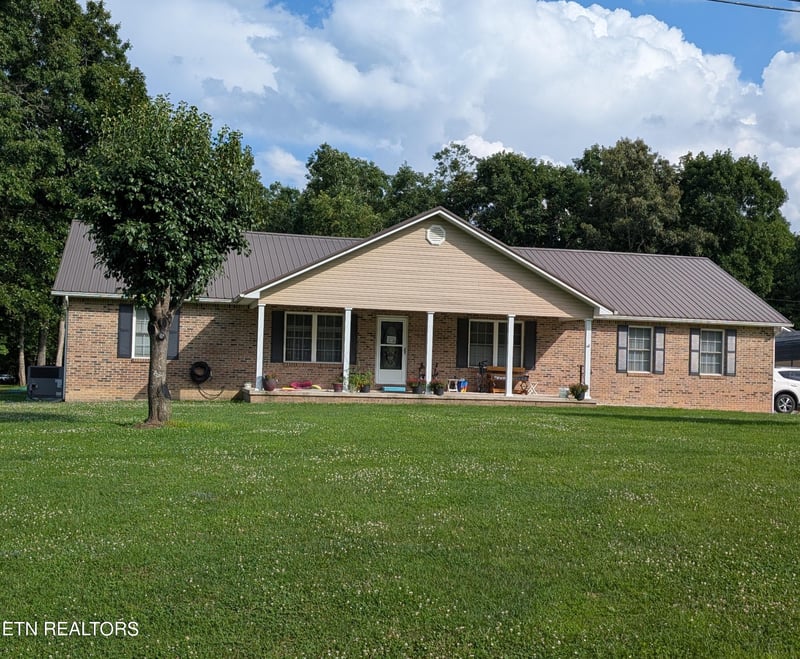 175 Locksley Cir, Crossville, TN 38555