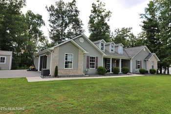 175 Logan Ln, Oneida, TN 37841