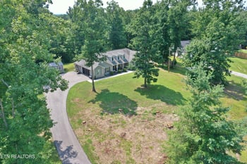 175 Logan Ln, Oneida, TN 37841