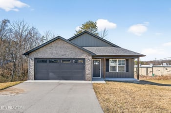 175 Sky View Meadow Dr, Crossville, TN 38555