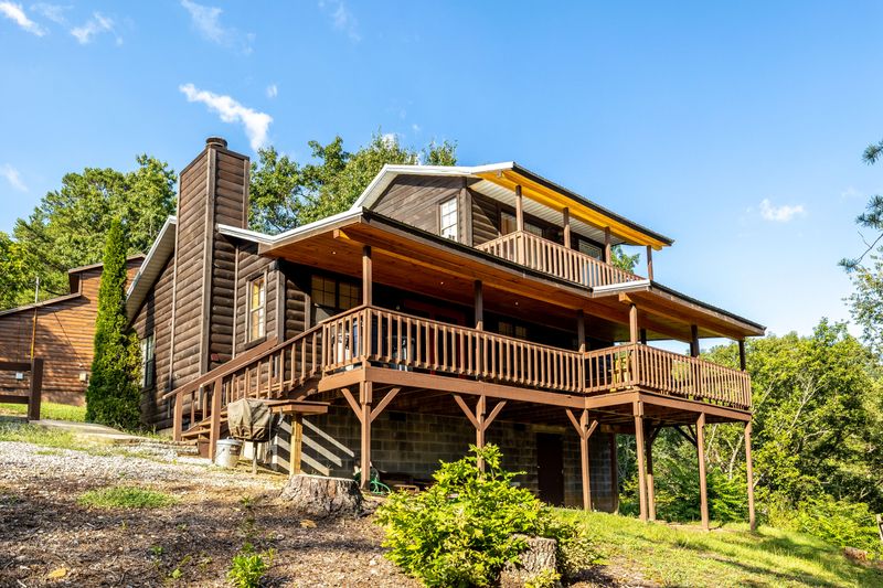 1750 Walker Tr, Sevierville, TN 37876