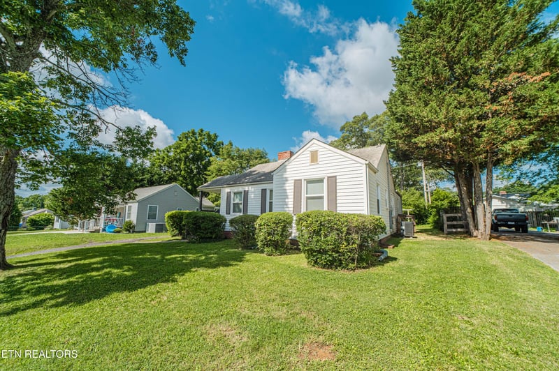 1751 N Wright Rd, Alcoa, TN 37701