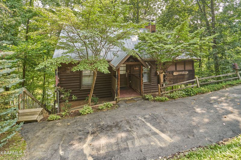 1752 Ridgecrest Dr, Sevierville, TN 37876