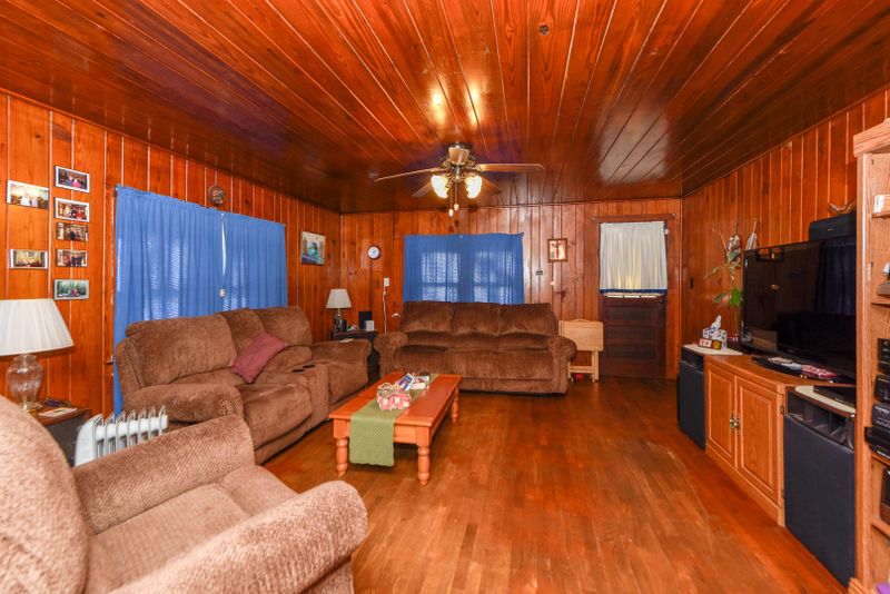 1752 Shady Grove Rd, Sevierville, TN 37876