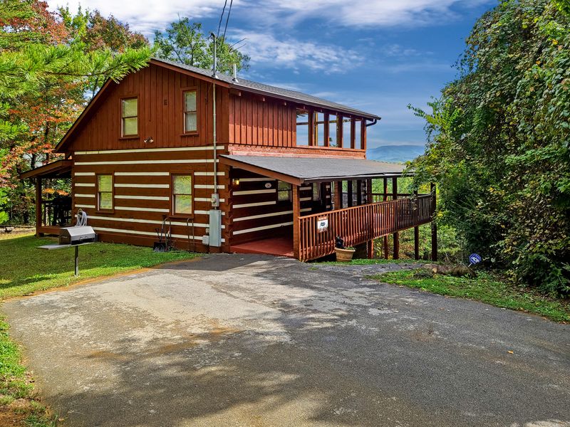 1754 Bluff Ridge Rd, Sevierville, TN 37876