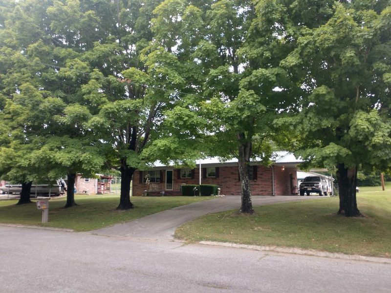 1755 Pembrook Dr, Morristown, TN 37813
