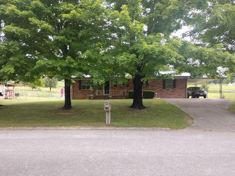 1755 Pembrook Dr, Morristown, TN 37813