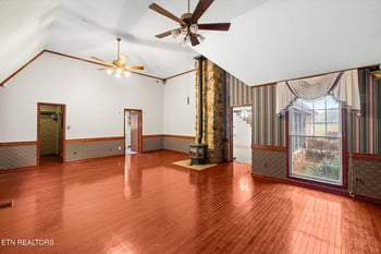 1756 County Road 700, Riceville, TN 37370