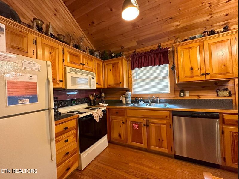 1756 Ridgecrest Dr, Sevierville, TN 37876