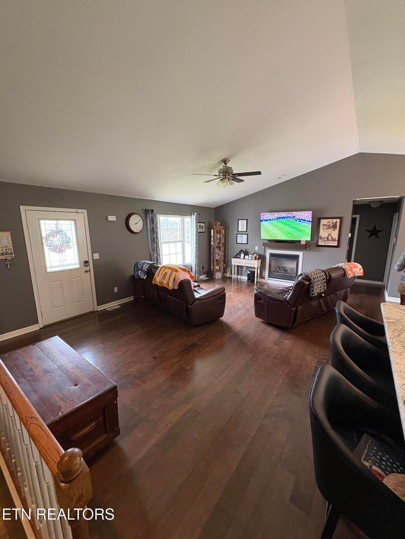 1757 River Rd, Kingston, TN 37763