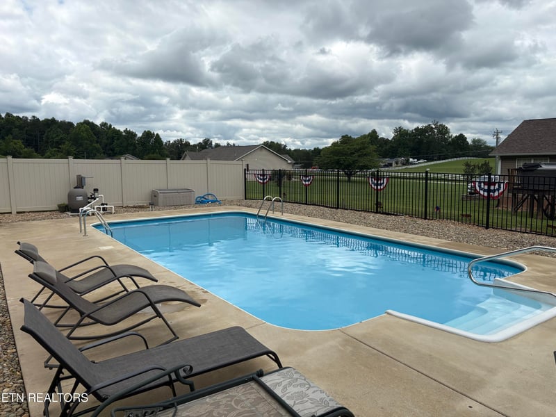 1757 River Rd, Kingston, TN 37763