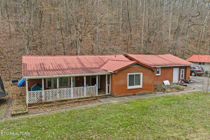 1757 Swan Pond Rd, Harriman, TN 37748