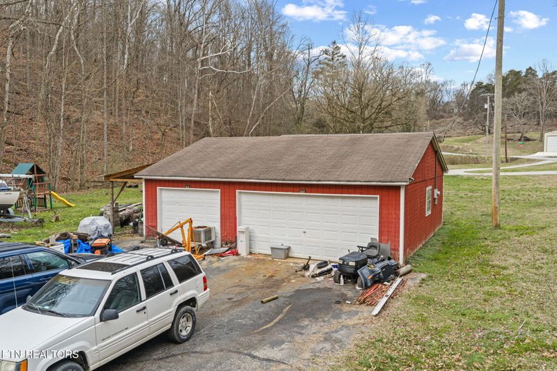 1757 Swan Pond Rd, Harriman, TN 37748