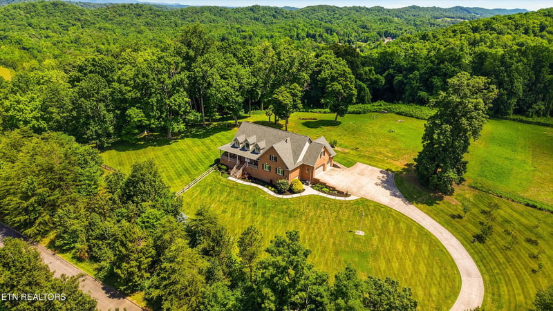 176 Apple Tree Dr, Clinton, TN 37716