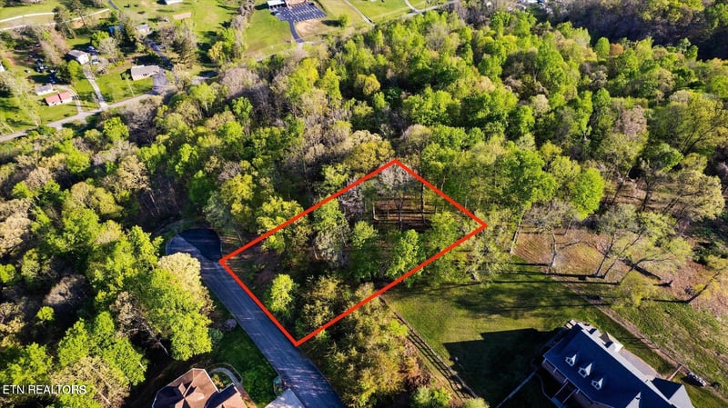176 Apple Tree Dr, Clinton, TN 37716