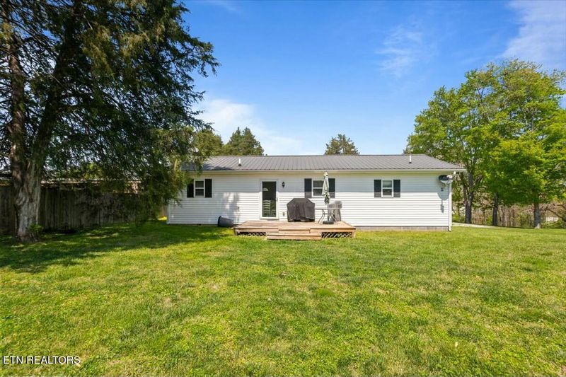 176 Cherokee Tr, Jacksboro, TN 37757