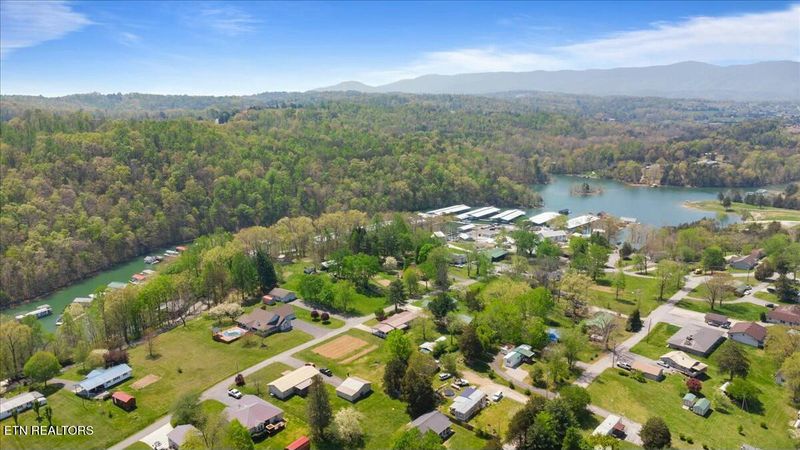 176 Cherokee Tr, Jacksboro, TN 37757